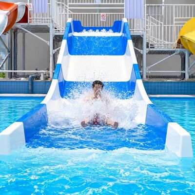 Un bon prix. Glissière familiale en fibre de verre large 6-10 mm d'épaisseur Utilisation des enfants pour les parcs aquatiques et les stations balnéaires en ligne