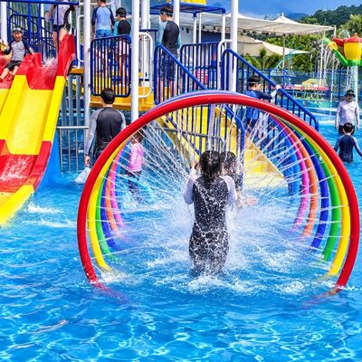 Un bon prix. Jeux d'eau en fibre de verre avec jets d'eau en forme d'anneau arc-en-ciel pour piscine d'enfants en ligne