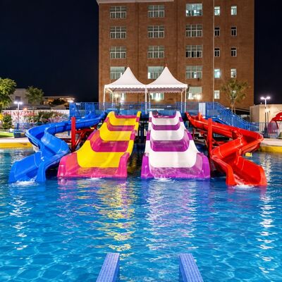 qualité Toboggan aquatique familial personnalisé en fibre de verre, épaisseur 6-10 mm, pour piscines d'hôtels Usine