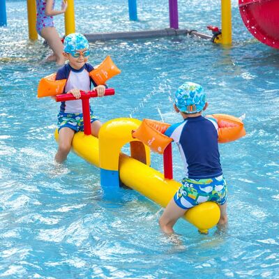 qualité Équipement interactif pour le jeu aquatique de balançoire Les caractéristiques de l'acier galvanisé pour le toboggan aquatique Usine