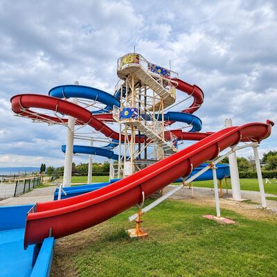 Un bon prix. Toboggan aquatique combiné personnalisé avec toboggans en spirale et tubulaires pour parcs aquatiques avec ROHS online