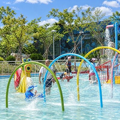 Un bon prix. Tuyau d'arrosage coloré avec boucles d'eau en forme d'arche et d'anneau pour piscine pour enfants en ligne